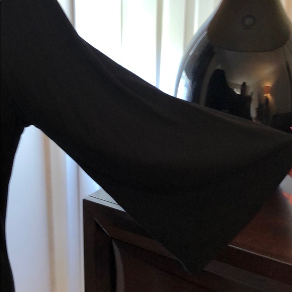 Black Shark-bite 3/4 Sleeve with Cutouts Along Hem - Picture 4 of 4